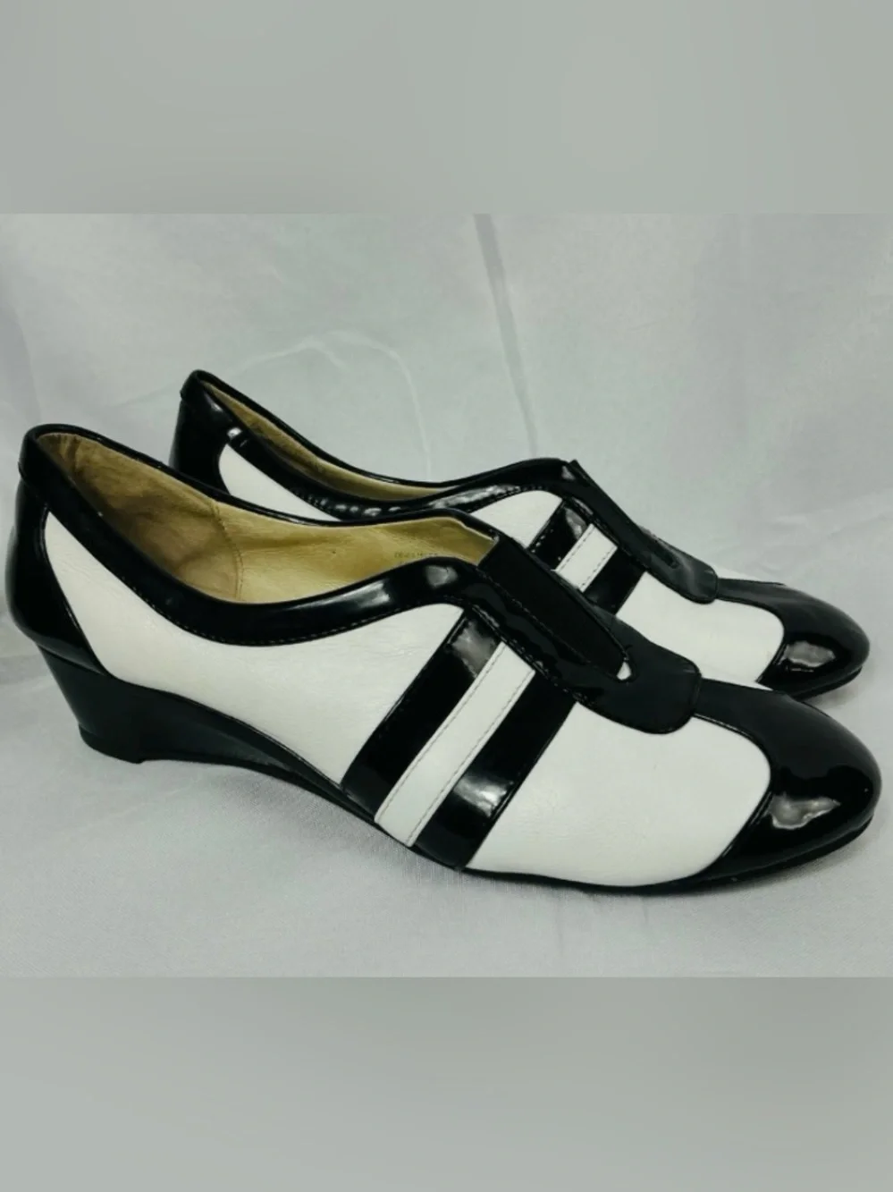 Taryn Rose Black &Cream Leather Slip-ons Travelers Shoes, Size 10 M